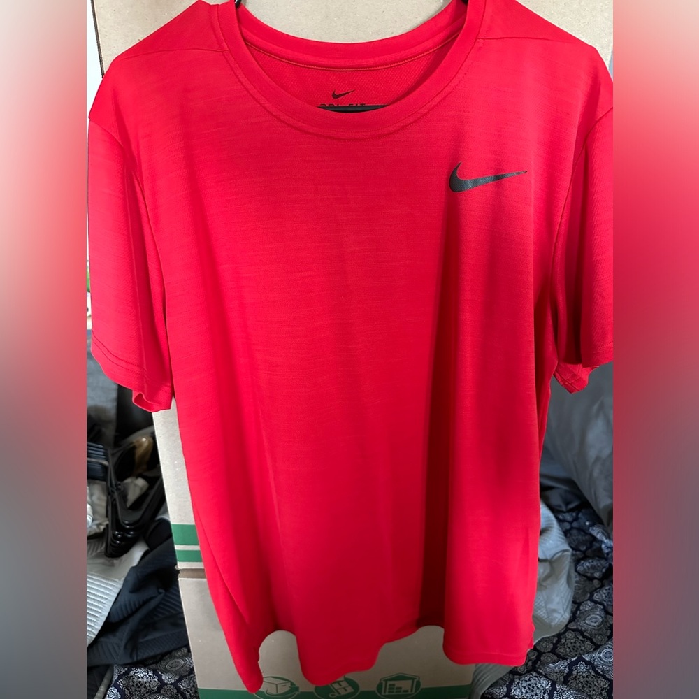 Nike Dri-Fit Men’s Red Short Sleeve T-Shirt Large